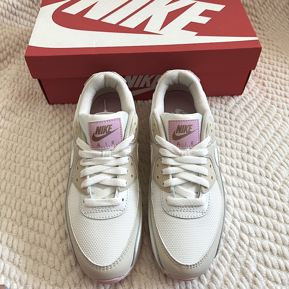 Womens Nike shoe